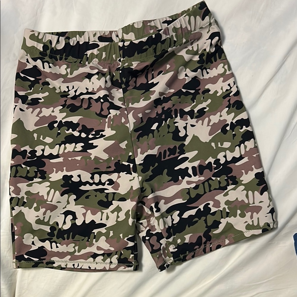 Woman Camouflage Shorts 🩳 like new SKIMS size XS